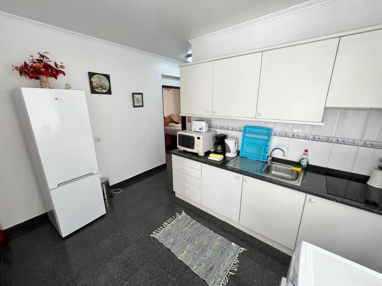 Comfortable 2-Bedroom Apartment For Relaxing Stays フンシャル エクステリア 写真